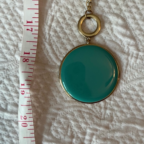 Turquoise pendant on gold chain. - Picture 2 of 3